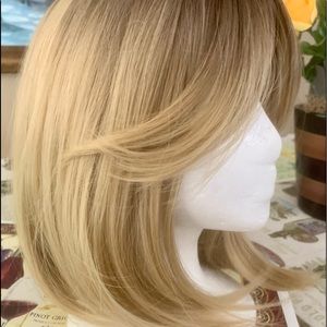 Bob Wig w Carpet Bangs